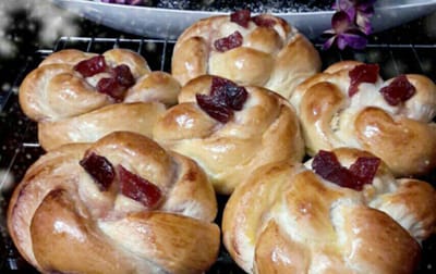 Jam flower bread, saffron jam flower bread, making saffron jam flower bread, how to prepare different types of bread, cooking food with Iranian saffron,bread jam flowers Saffron Recipe - Its steps are in the form of photos