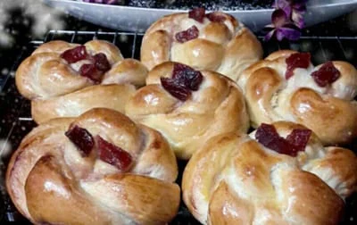 Jam flower bread, saffron jam flower bread, making saffron jam flower bread, how to prepare different types of bread, cooking cooking training with Iranian saffron,bread jam flowers Saffron Recipe - Its steps are in the form of photos
