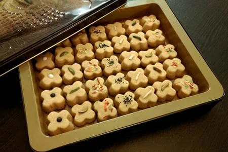 Chickpea Sweets, How to Make Chickpea Sweets, Cooking Tutorial, Cooking Site, Making Nowruz Sweets, Recipe for baking chickpea sweets with saffron in the oven