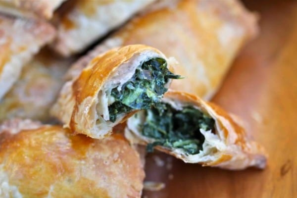 Recipe for cooking delicious borek spinach with saffron, borek spinach with saffron, cooking delicious borek spinach, all kinds of borek, borek spinach and potatoes, borek spinach and mushrooms, Turkish food