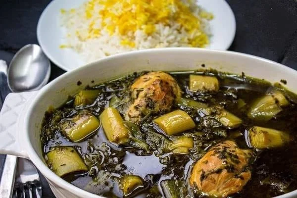 A delicious and fragrant recipe for leek stew with saffron , Leek stew with saffron, leek stew, local food, how to prepare leek stew with saffron, tips for cooking leek stew with saffron, how to prepare different types of stew, cooking training with saffron