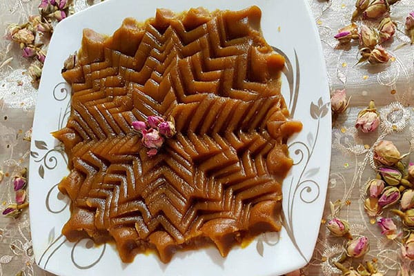 recipe for cooking delicious dark halva with saffron, Delicious dark halva dessert with saffron, Dark halva dessert, local dessert, how to prepare delicious dark halva dessert with saffron, tips for cooking delicious dark halva dessert with saffron, how to prepare different types of desserts, cooking training with saffron