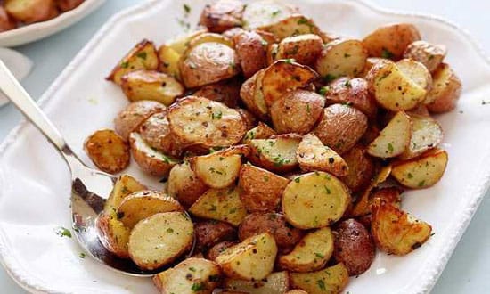 recipe for cooking baked potato with Iranian saffron, Baked potato with Iranian saffron, Baked potatoes, Baked potato with saffron, Local food, How to prepare baked potato with Iranian saffron, Tips for cooking baked potato with Iranian saffron, How to prepare different types of food, Cooking training with saffron