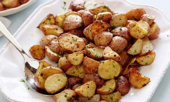 recipe for cooking baked potato with Iranian saffron, Baked potato with Iranian saffron, Baked potatoes, Baked potato with saffron, Local food, How to prepare baked potato with Iranian saffron, Tips for cooking baked potato with Iranian saffron, How to prepare different types of food, Cooking training with saffron