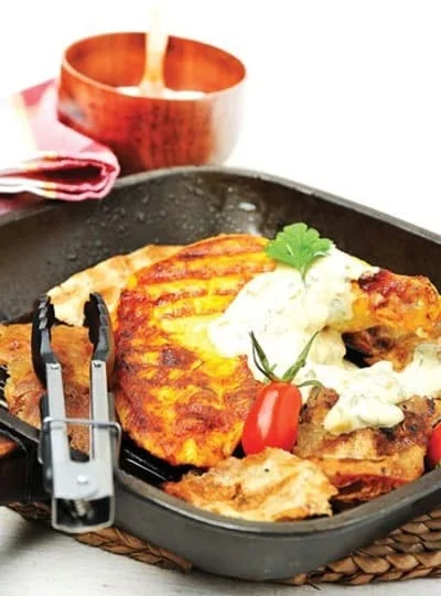 recipe for cooking chicken steak and yogurt sauce with Iranian saffron, Chicken steak and yogurt sauce with Iranian saffron, Chicken steak and yogurt sauce, Local food, How to prepare chicken steak and yogurt sauce with Iranian saffron, Tips for cooking chicken steak and yogurt sauce with Iranian saffron, How to prepare different types of steaks, Cooking training Saffron