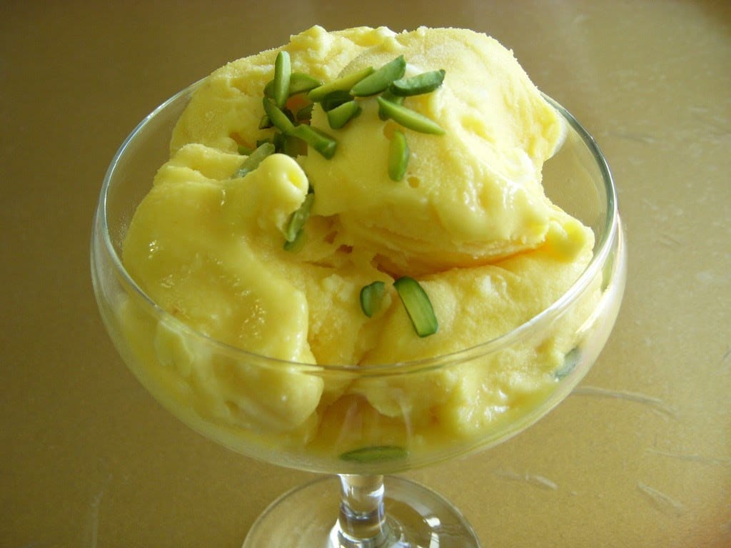 recipe for cooking traditional ice cream with Iranian saffron, Traditional ice cream with Iranian saffron, Traditional ice cream, Local food, How to prepare traditional ice cream with Iranian saffron, Tips for cooking traditional ice cream with Iranian saffron, How to prepare different types of ice cream, Cooking training with saffron