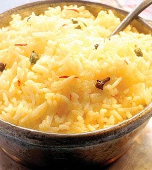 recipe for cooking rice with the taste of cardamom cloves and saffron, rice with the taste of cardamom cloves and Iranian saffron, rice with the taste of cardamom and cloves, rice with the taste of cardamom cloves and saffron, Local food with Iranian saffron, How to prepare rice with the taste of cardamom cloves and Iranian saffron, Tips For cooking rice with the taste of cardamom cloves and Iranian saffron, how to prepare different types of rice, cooking training with saffron