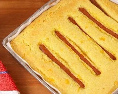 recipe for baking corn bread with hot dogs and Iranian saffron, Cornbread with Iranian hot dogs and saffron, Cornbread with hot dogs, Cornbread with hot dogs and saffron, Local food, How to prepare cornbread with Iranian hot dogs and saffron, Tips for baking cornbread with Iranian hot dogs and saffron, How to prepare different types of bread, cooking training with saffron