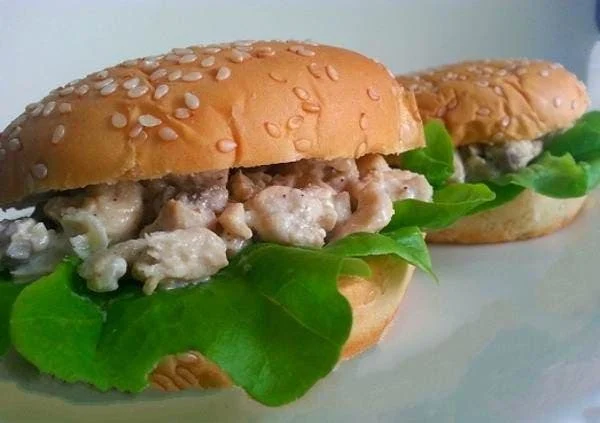 recipe for cooking chicken sandwich with Iranian saffron, Chicken sandwich with Iranian saffron, Chicken sandwich, Chicken sandwich with saffron, Local food, How to prepare chicken sandwich with Iranian saffron, Tips for cooking chicken sandwich with Iranian saffron, How to prepare different types of sweets, Cooking training with saffron