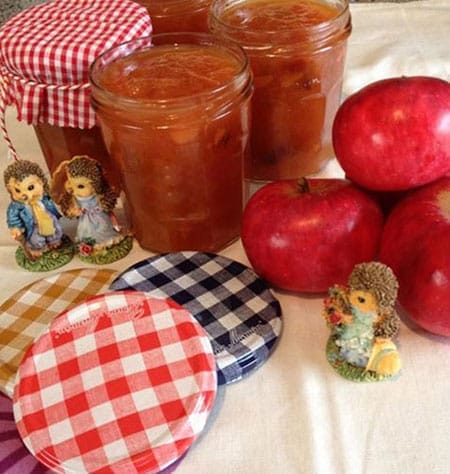 recipe for cooking delicious wild apple marmalade with Iranian saffron, wild apple marmalade with Iranian saffron, wild apple marmalade, wild apple marmalade with saffron, Local food, How to prepare wild apple marmalade with Iranian saffron, Tips for cooking wild apple marmalade with Iranian saffron, How to prepare different types of saffron