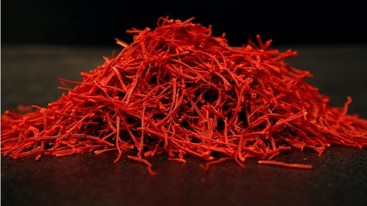 Cultivation of red gold (saffron) from Qazvin to Lebanon , Cultivation of red gold from Qazvin to Lebanon, Cultivation of saffron from Qazvin to Lebanon, Saffron harvest, Cultivation of saffron, Economic prosperity in saffron, Medicinal plants, Cultivation of red gold, Cultivation of saffron from Iran to Lebanon