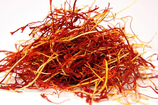 The correct way to dry saffron , Iranian saffron export, saffron onion, saffron purchase, saffron drying method, saffron purchase price, saffron harvest, saffron cultivation, economic prosperity in saffron, medicinal plants, saffron market, Iranian saffron, saffron drying