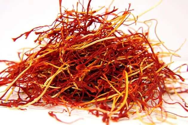 The correct way to dry saffron , Iranian saffron export, saffron onion, saffron purchase, saffron drying method, saffron purchase price, saffron harvest, saffron cultivation, economic prosperity in saffron, medicinal plants, saffron market, Iranian saffron, saffron drying